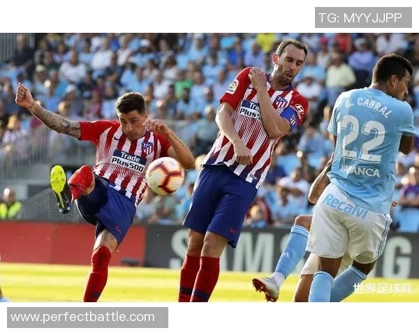 西甲激战：马竞大胜切尔西乌龙球引发争议判罚全场沸腾