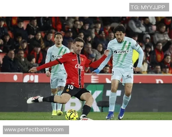 意甲惊天冷门那不勒斯3-0战胜阿森纳乌龙球引发全场狂欢