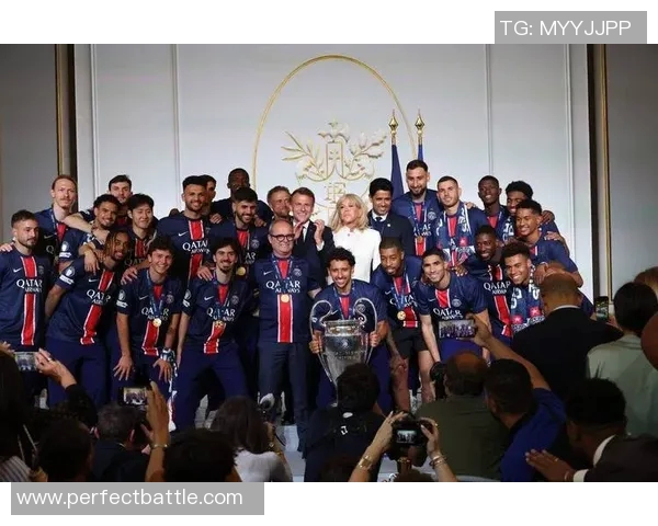 西甲激战：拜仁与巴黎圣日耳曼战成平局乌龙球瞬间引发全场热议