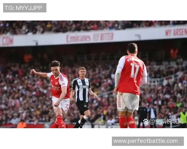 中超精彩对决多特蒙德与阿森纳激战成平乌龙球引发争议判罚全场沸腾 中超精彩对决多特蒙德与阿森纳激战成平乌龙球引发争议判罚全场沸腾